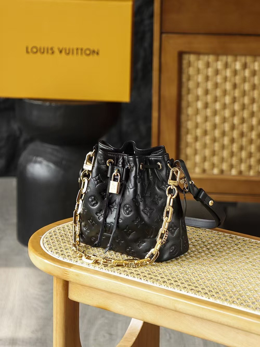 LOUIS VUITTON COUSSIN BUCKET BAG - Picture 4 of 8